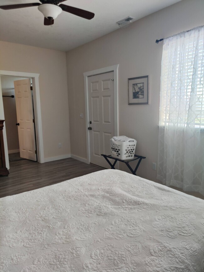 Building Photo - 1034 SE Hamilton Rd