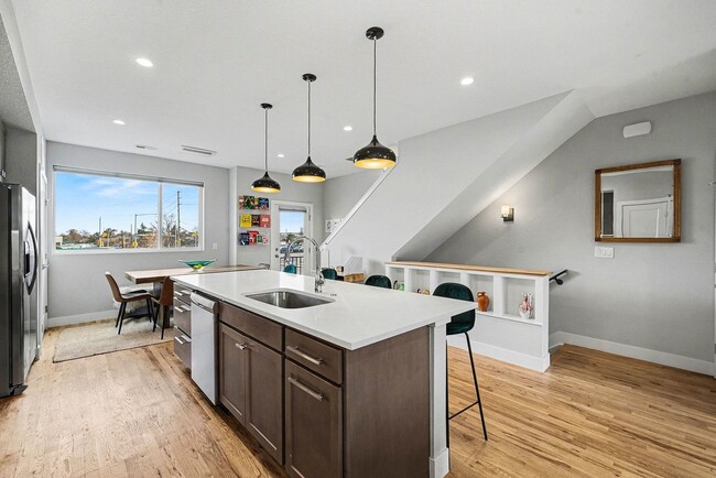 Building Photo - Fully Furnished 3 Bedroom 3 1/2 Bath in Wheat Ridge