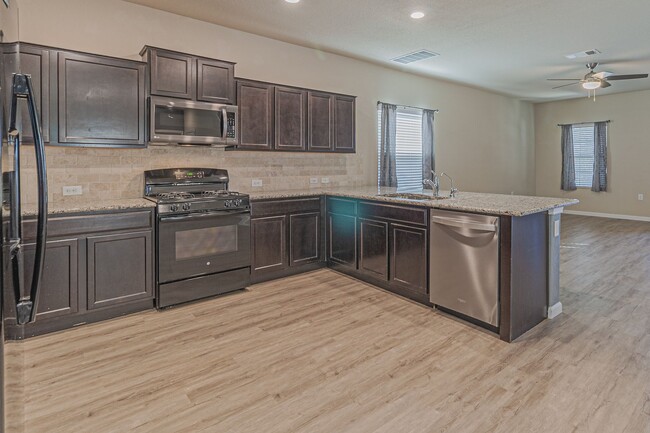 Building Photo - $300 OFF 1ST MONTH RENT IF YOU MOVE IN WIT...