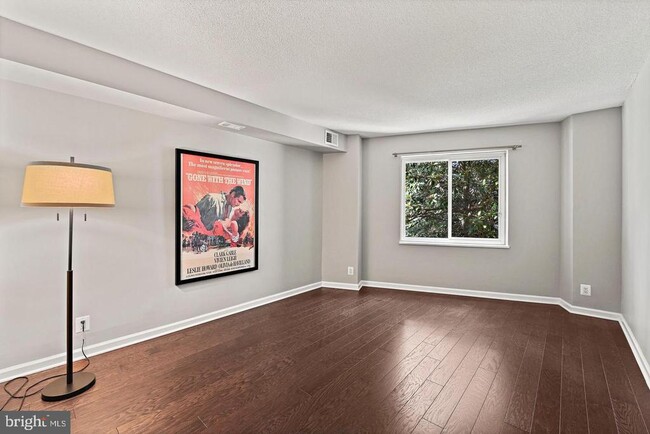 Building Photo - 8350 Greensboro Dr