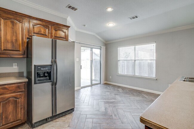 Building Photo - Amazing Rental Home- 3 Bed, 2 Bath Home in...