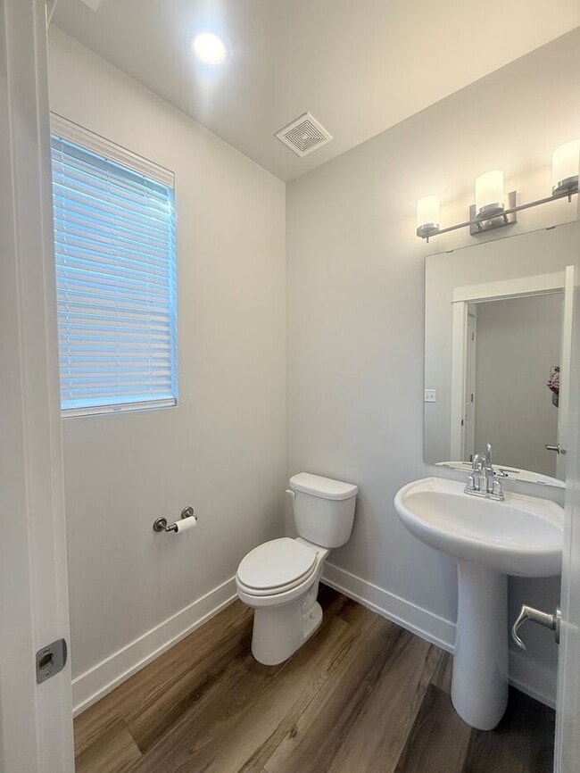 Building Photo - Beautiful 3-Bedroom + Bonus Loft Home in B...
