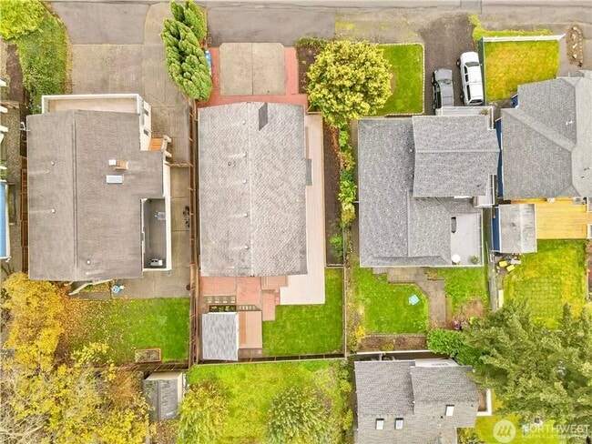 Building Photo - Lower Kennydale 3 bed/2 bath Rambler!