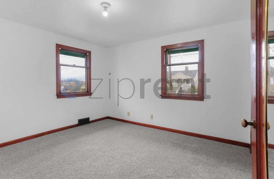 Building Photo - 1920 S Bayview St