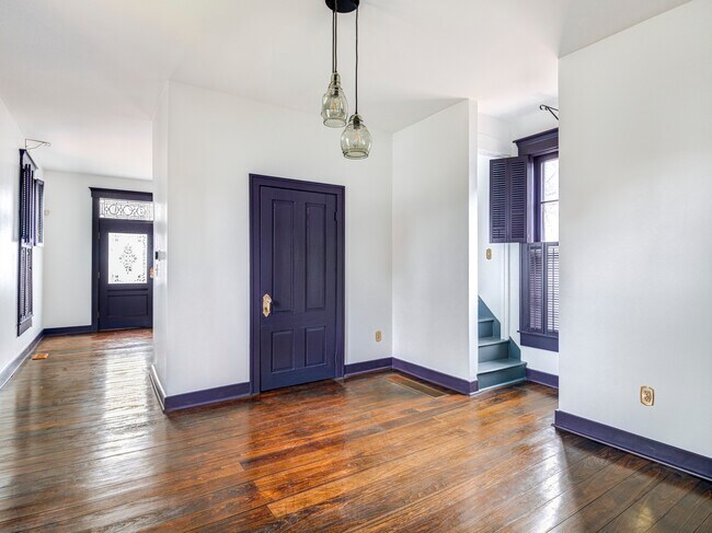 Building Photo - 321 N Park Ave