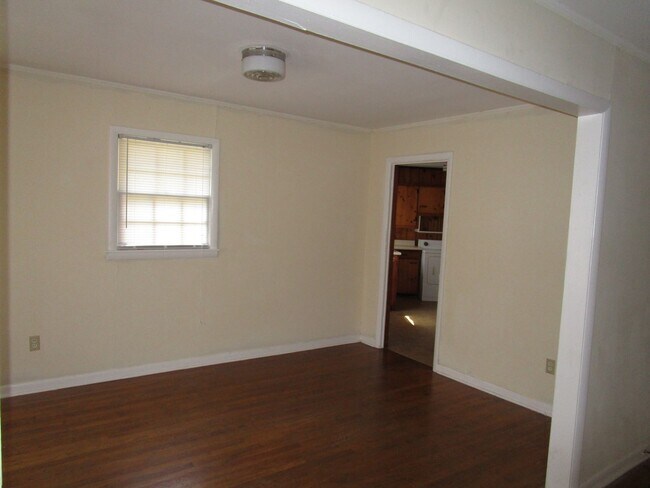 Building Photo - 3 BR, 2 BA House