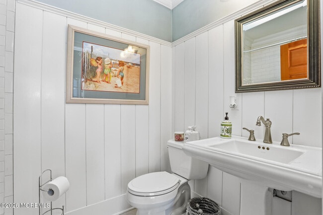 Building Photo - 565 Trout Ave