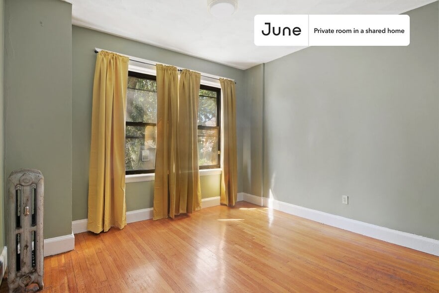 Building Photo - Room in Shared 4 bed/1 bath home