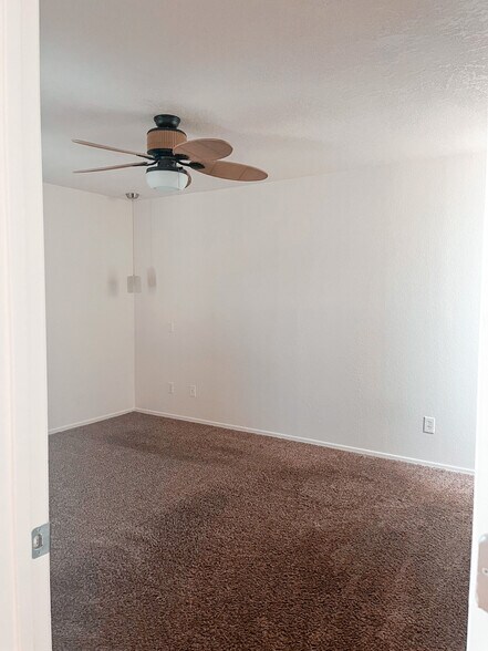 Master Bedroom - 1915 N Scovel St