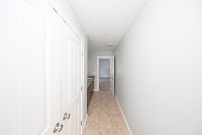 Building Photo - 4 Cyrus Way