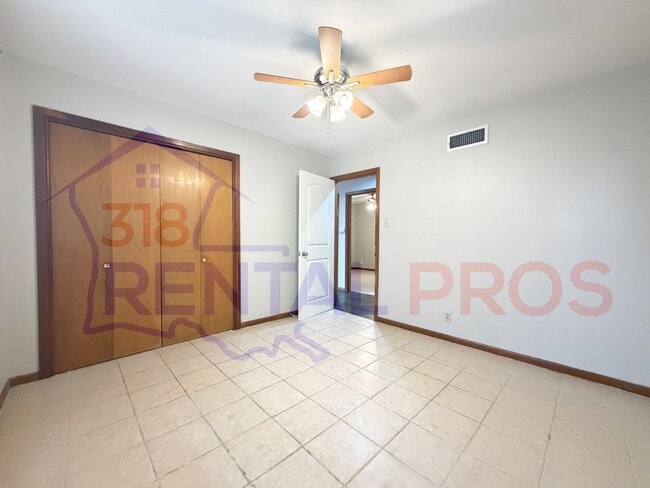 Building Photo - Four Bedroom Two Bath Home