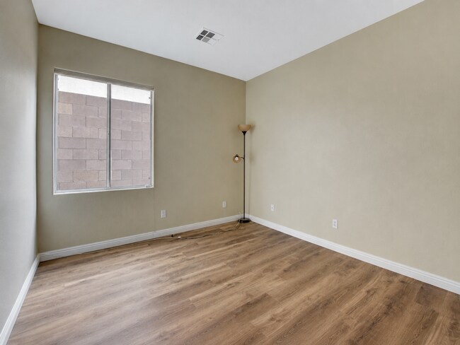 Building Photo - Anthem Gem with 3-Car Garage & Spacious Backyard
