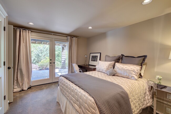 Building Photo - 5bd/4ba Medina Home