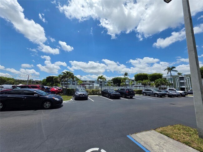 Building Photo - 10765 SW 108th Ave