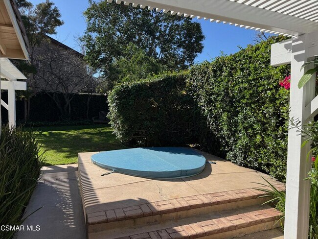 Building Photo - 846 Lindawood St