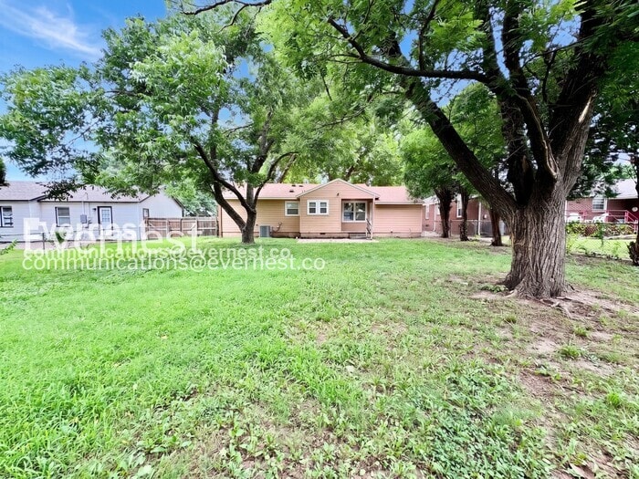 Building Photo - 2535 S Pittsburg Ave