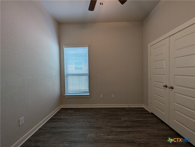 Building Photo - 2237 Avery Village