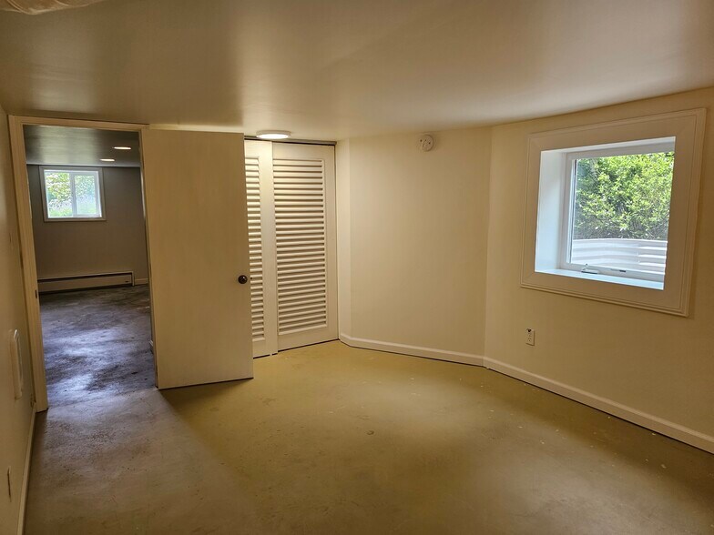 Building Photo - 309 NE Graham St