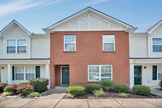 Building Photo - Townhome for rent five minutes from I-24