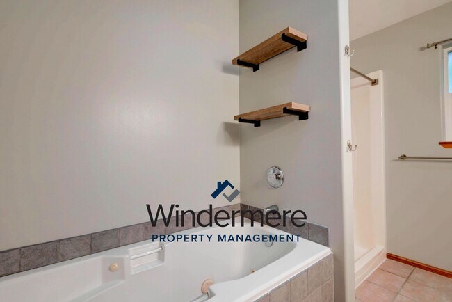 Building Photo - 3 bedroom 2.5 bath Two Story Home with a View! *Short lease only*