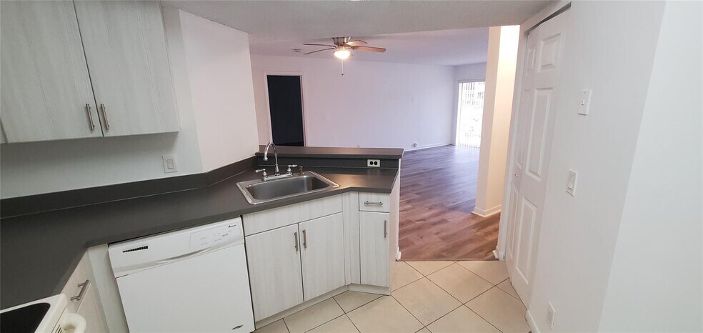 Primary Photo - 8781 Wiles Rd
