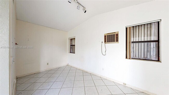 Building Photo - 1610 NW 9th Ct