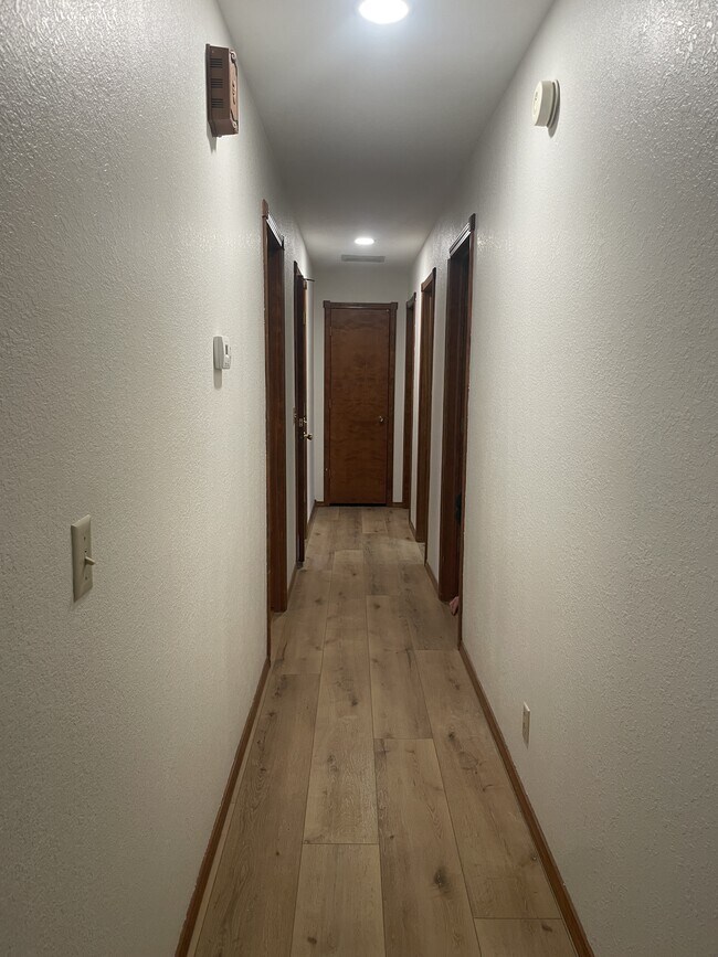 Building Photo - 3500 S Vintage Way