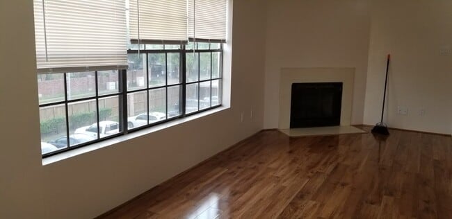 Building Photo - 2750 Holly Hall St