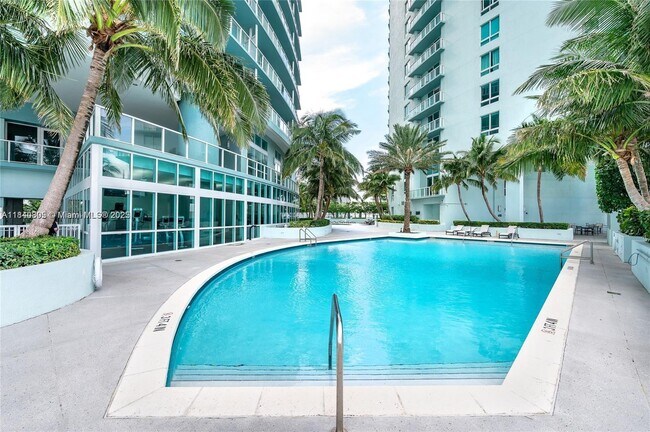 Building Photo - 1900 N Bayshore Dr