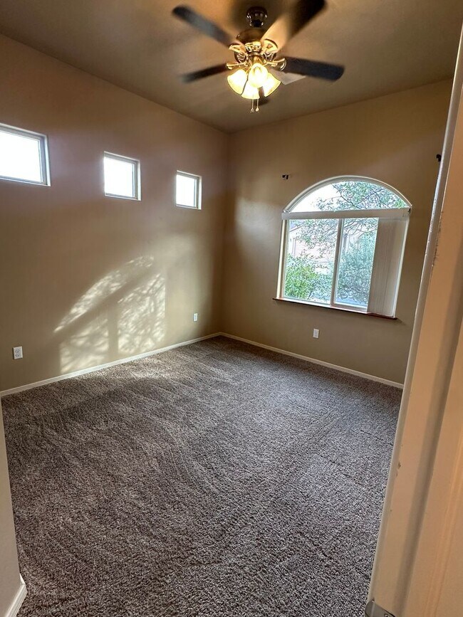 Building Photo - 4747 Zeno Pl