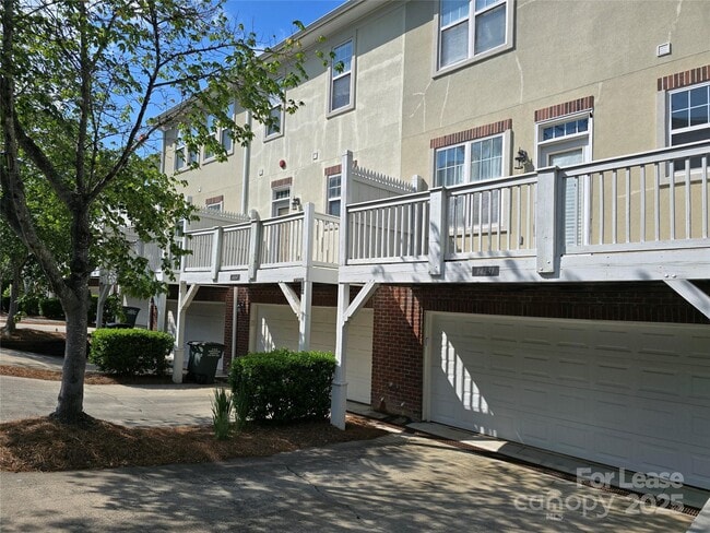 Building Photo - 14243 Richmond Park Ave