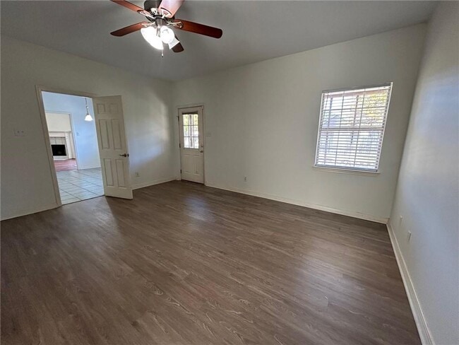 Building Photo - 5463 Henning Dr W