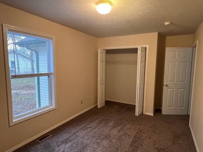 Building Photo - 1021 E Lynn St