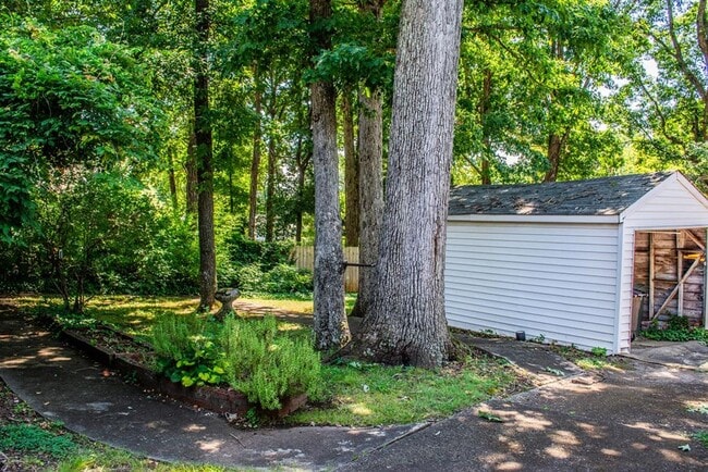 Building Photo - 1245 S Hawthorne Rd