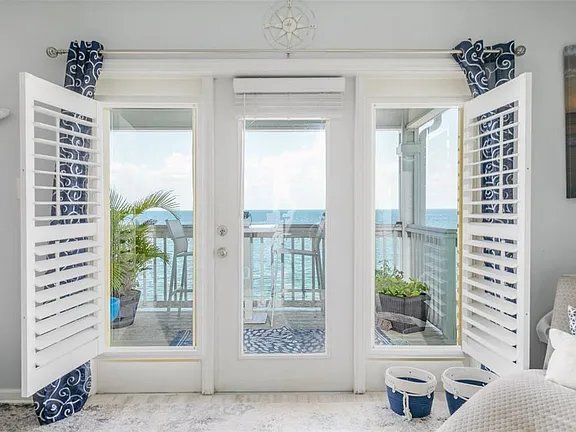 Building Photo - 5118 Coquina Key Dr SE