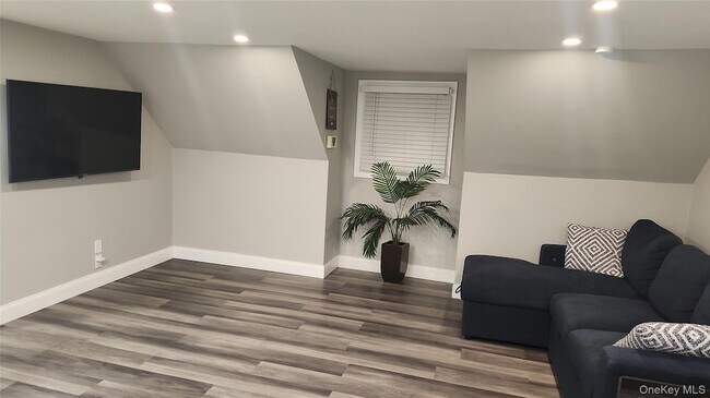Building Photo - 1530 Herzel Blvd