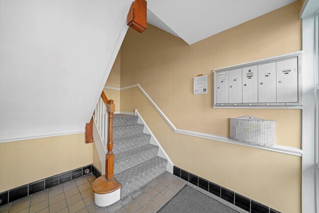 Building Photo - 422 Elmwood-1