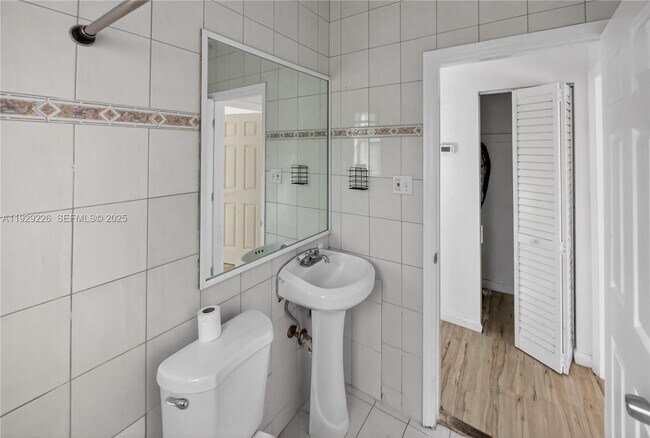 Building Photo - 1220 Marseille Dr