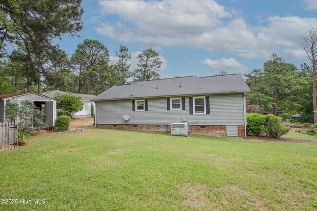 Building Photo - 2435 Longleaf Dr SW
