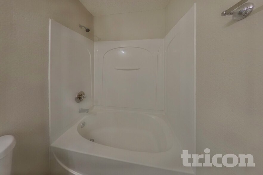 Building Photo - 61 Bluebead Ct
