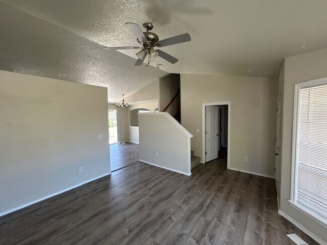 Building Photo - Cute Caldwell Home