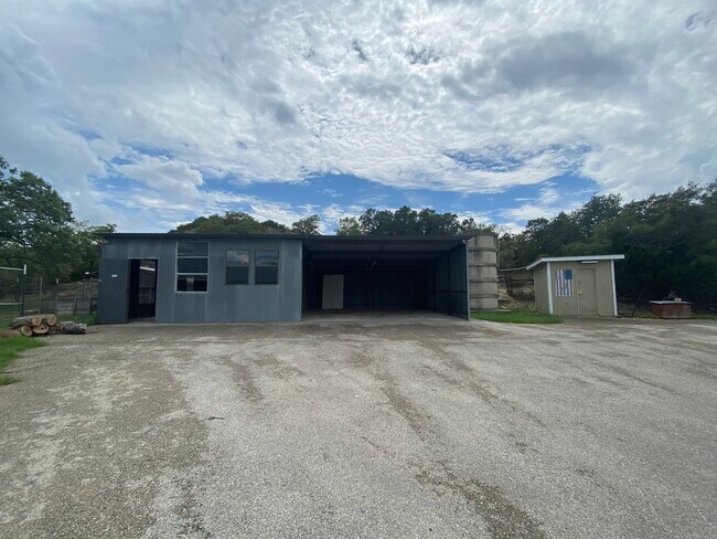 Building Photo - 1331 Hinch Dr