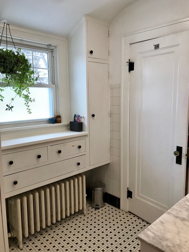 Building Photo - 8307 Greenwood Ave