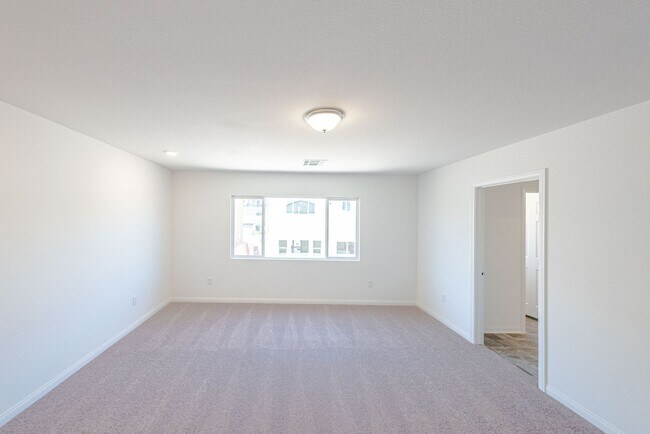 Building Photo - Fantastic two-story single-family house