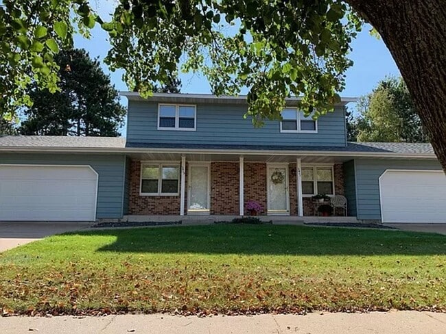 Building Photo - Southside Duplex on a Quiet Residential Street