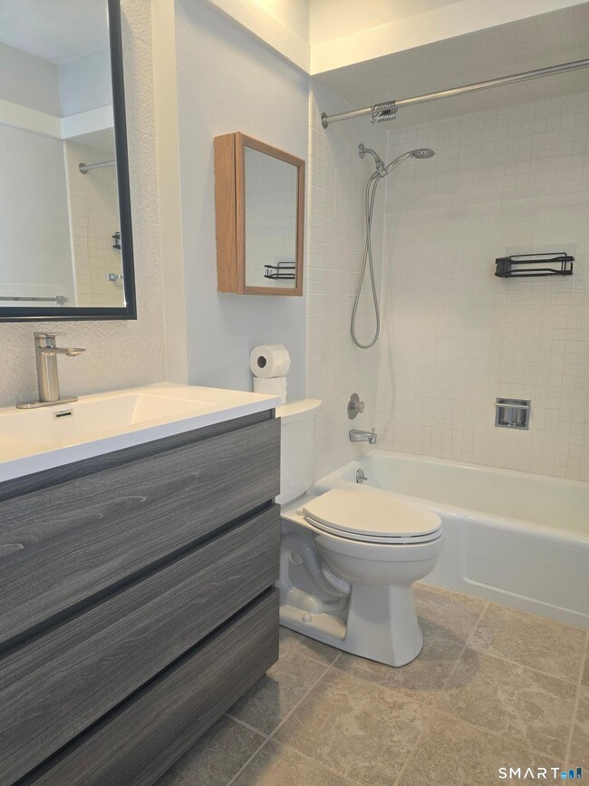 Building Photo - 434 Heritage Vlg