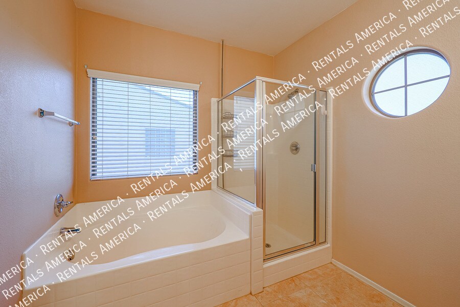 Building Photo - 16021 W Custer Ln