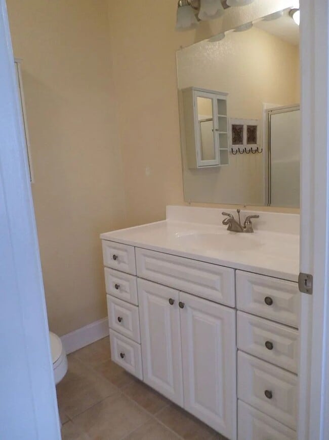 Building Photo - Bright and Spacious 3-Bedroom Home with Su...