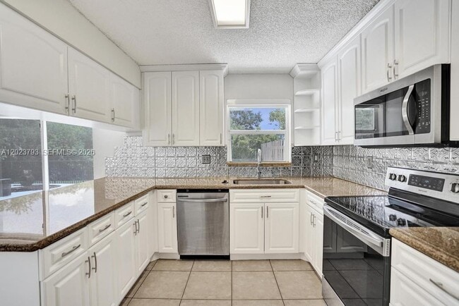 Building Photo - 21461 Sawmill Ct