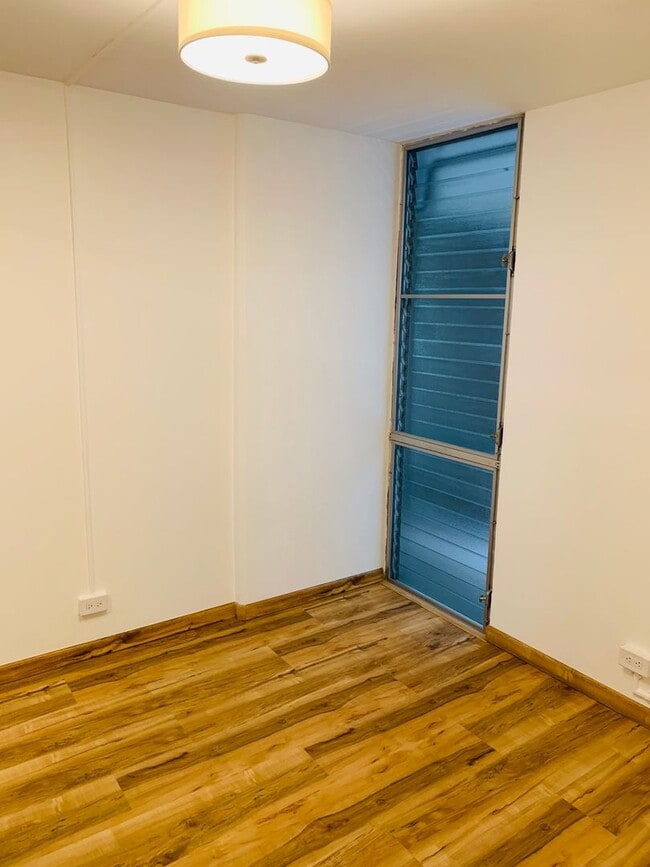 Building Photo - Fully Renovated 2/1/1 at Alexander Towers